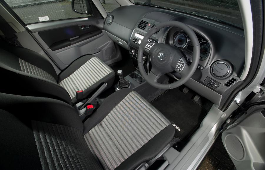  Suzuki SX4-A X-Over 2011 года  (фото 2 из 14)